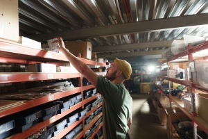 The Hidden Cost of Stock Errors in Online Selling